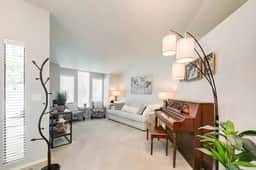 MTR Lorinda - #9025 - Lorinda's North by Northwest