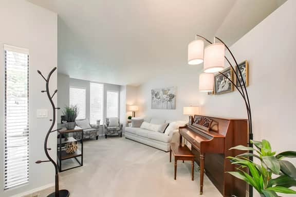 MTR Lorinda - #9025 - Lorinda's North by Northwest