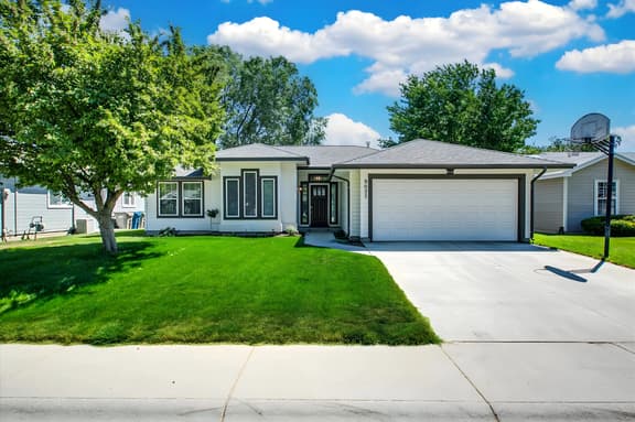 MTR Lorinda - #9025 - Lorinda's North by Northwest